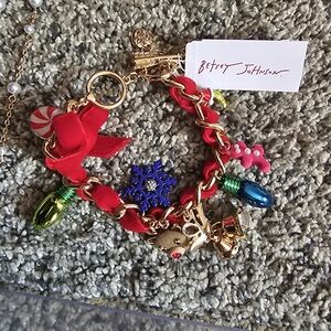 Betsey Johnson NWT Holiday Charm Bracelet